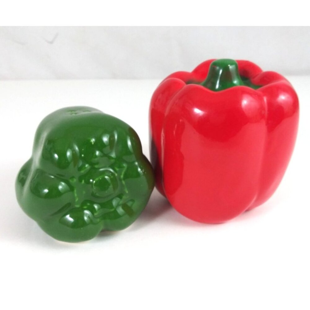 Vintage Cooks Tools Red & Green Bell Pepper Salt & Pepper Shakers